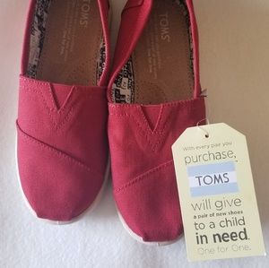 Red Canvas Classic Tom's youth size 2